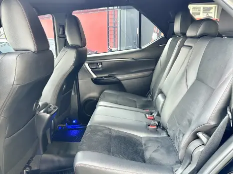 HILUX SW4 2.8 D-4D TURBO DIESEL GR-S 7L 4X4 AUTOMÁTICO