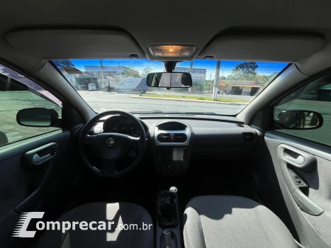 CORSA 1.4 MPFI Premium Sedan 8V