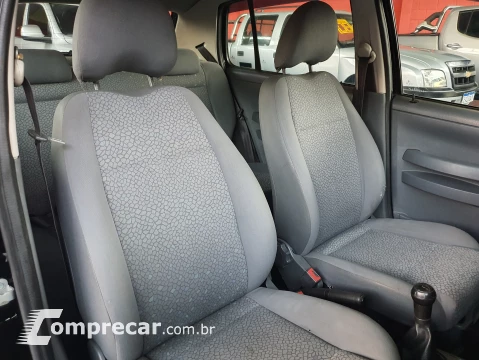 Volkswagen FOX 1.6 MI 8V 4 portas