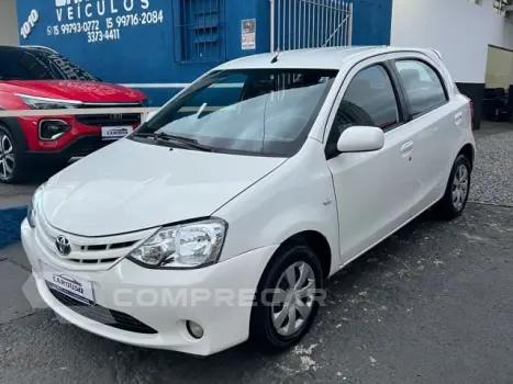 Toyota ETIOS HATCH - 1.3 XS 16V 4P MANUAL 4 portas