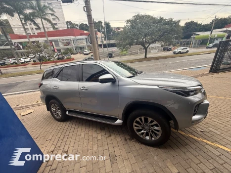 Toyota HILUX SW4 2.8 D-4d Turbo SRX 7L 4X4 4 portas