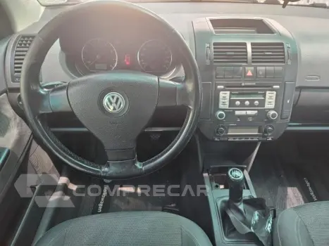POLO SEDAN - 1.6 MI COMFORTLINE 8V 4P MANUAL