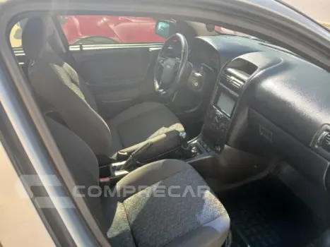 ASTRA HATCH - 2.0 MPFI ADVANTAGE 8V 4P MANUAL