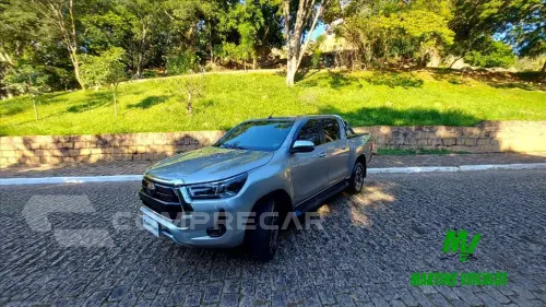 Toyota HILUX 2.8 D-4D TURBO DIESEL CD SRX 4X4 AUTOMÁTICO 4 portas