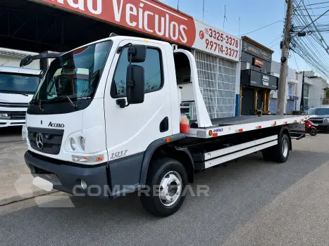 Accelo 1017 + Plataforma (Guincho)