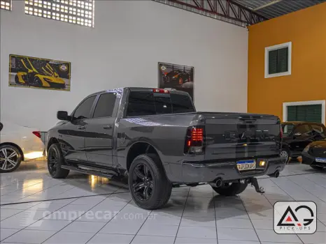 CLASSIC 5.7 V8 Laramie Night Edition CD 4X4