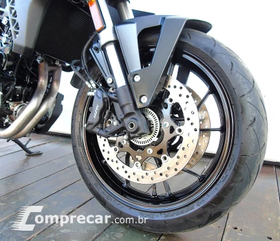 SUZUKI GSX-8S