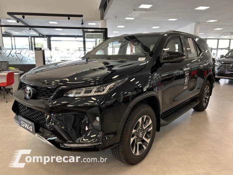 Toyota HILUX SW4 2.8 D-4D TURBO DIESEL DIAMOND 7L 4X4 AUTOMÁTICO 4 portas