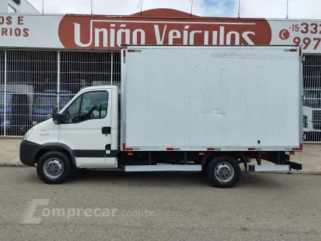 IVECO Daily 45s17 + Baú Facchini 2 portas
