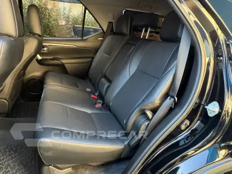 HILUX SW4 2.8 D-4d Turbo SRX 7L 4X4