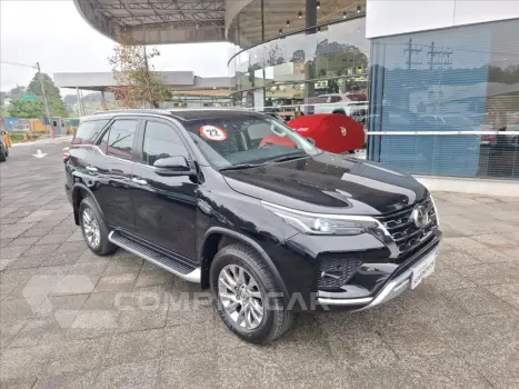 HILUX SW4 2.8 D-4D TURBO DIESEL SRX 7L 4X4 AUTOMÁ