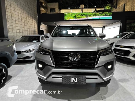 HILUX SW4 2.8 D-4D TURBO DIESEL SRX 7L 4X4 AUTOMÁTICO