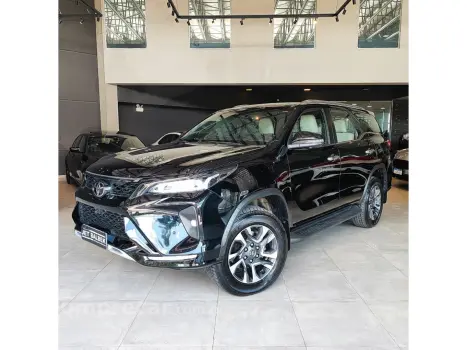 Toyota HILUX SW4 2.8 D-4D TURBO DIESEL DIAMOND 7L 4X4 AUTOMÁTICO 4 portas