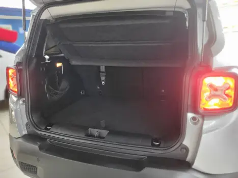 RENEGADE Renegade1.8 4x2 Flex 16V Aut.