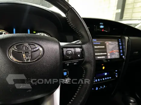HILUX SW4 2.8 D-4D TURBO DIESEL SRX 7L 4X4 AUTOMÁTICO