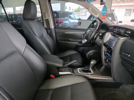 HILUX SW4 2.8 D-4d Turbo SRX 7L 4X4