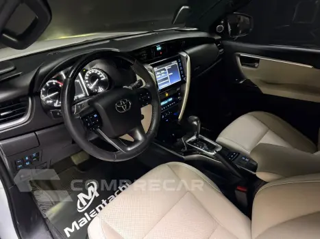 HILUX SW4 2.8 D-4D TURBO DIESEL DIAMOND 7L 4X4 AUTOMÁTICO
