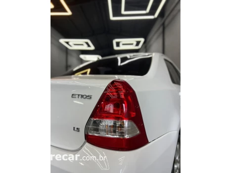 ETIOS 1.5 X PLUS SEDAN 16V FLEX 4P AUTOMÁTICO