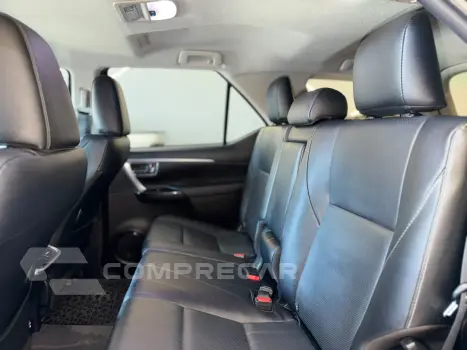 HILUX SW4 2.8 D-4d Turbo SRX 7L 4X4