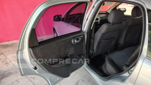 CORSA 1.4 MPFI Premium Sedan 8V