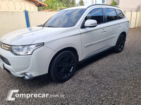 Mitsubishi OUTLANDER 2.0 Comfort 16V 4 portas