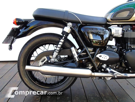 TRIUMPH BONNEVILLE T100 900