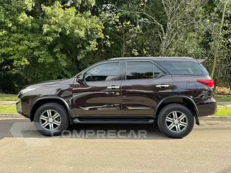 HILUX SW4 2.7 SRV 7 Lugares 4X2 16V