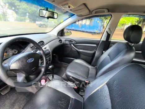 FOCUS HATCH - 2.0 GHIA 16V 4P AUTOMÁTICO
