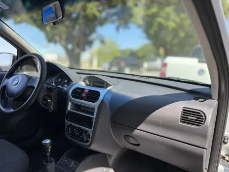 CORSA 1.4 MPFI Premium Sedan 8V