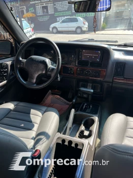 CHEROKEE 4.0 Laredo 4X4 6I 12V