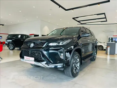 Toyota HILUX SW4 2.8 D-4D TURBO DIESEL SRX PLATINUM 7L 4 4 portas