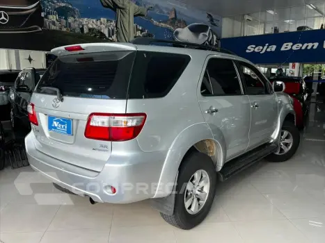 HILUX SW4 2.7 SR 4X2 7 LUGARES 16V GASOLINA 4P AU