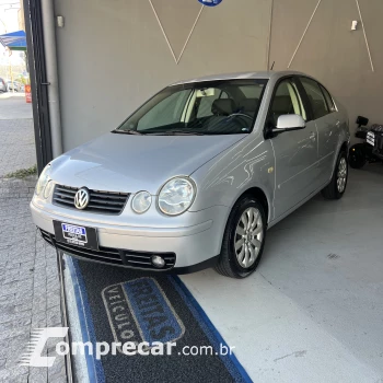 Volkswagen Polo Sedan 1.6 Mi Total Flex 8V 4p 4 portas