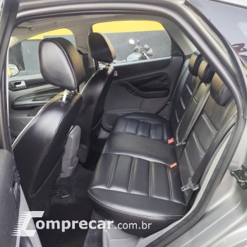 Focus TITANIUM 2.0 16V Flex 5p Mec.