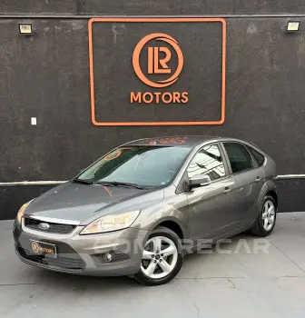 FORD FOCUS 2.0 GLX 16V 4 portas