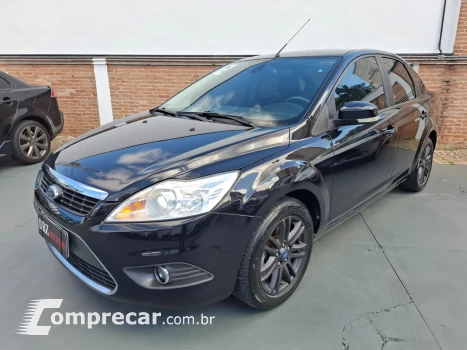FORD FOCUS 2.0 GLX Sedan 16V 4 portas
