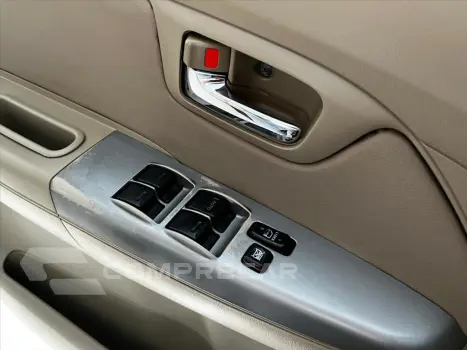 HILUX SW4 2.7 SR 4X2 7 LUGARES 16V GASOLINA 4P AU