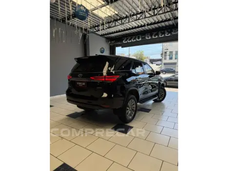 HILUX SW4 2.8 D-4D TURBO DIESEL SRX 7L 4X4 AUTOMÁTICO