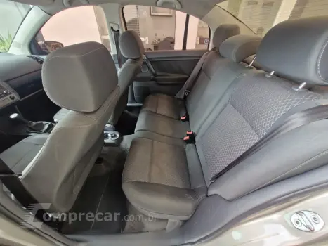 POLO SEDAN 2.0 MI Comfortline 8V