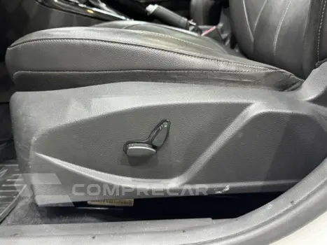 FOCUS HATCH - 2.0 TITANIUM 16V 4P POWERSHIFT