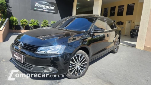 Volkswagen JETTA 2.0 TSI Highline 4 portas