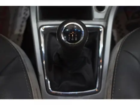 VECTRA SEDAN - 2.0 MPFI ELEGANCE 8V 4P MANUAL