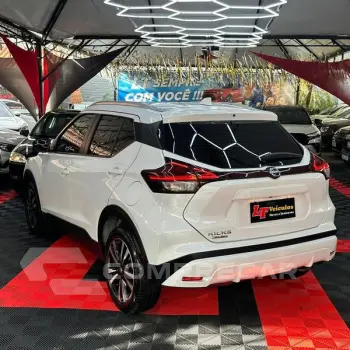 KICKS 1.6 XPLAY CVT