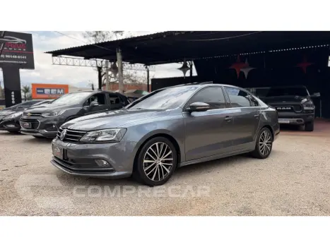 Volkswagen JETTA 2.0 TSI HIGHLINE 211CV GASOLINA 4P TIPTRONIC 4 portas