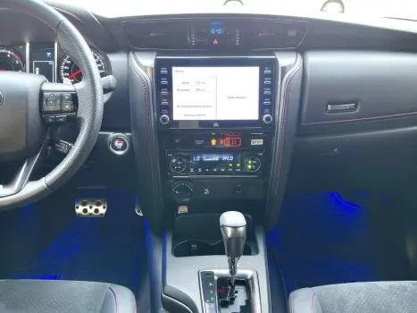 HILUX SW4 2.8 D-4D TURBO DIESEL GR-S 7L 4X4 AUTOMÁTICO