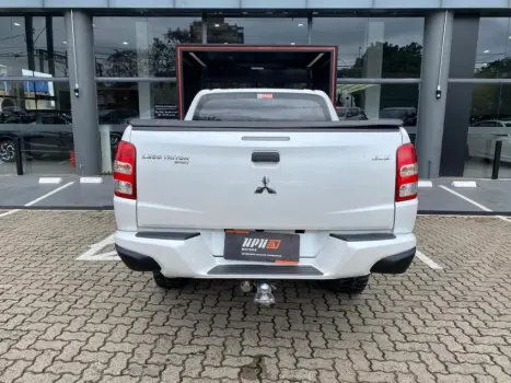 L200 TRITON 2.4 16V Turbo GLS CD 4X4