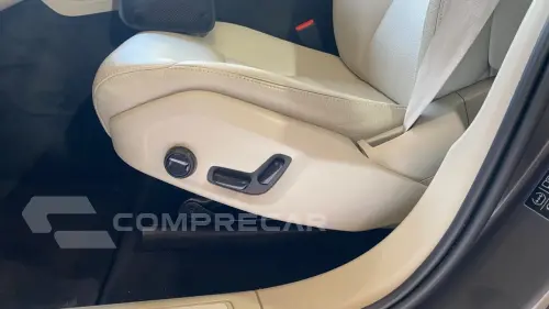 VOLVO XC60 2.0 T8 RECHARGE INSCRIPTION EXPRESSION AWD