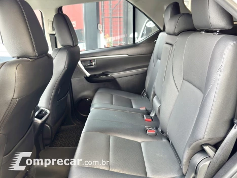 HILUX SW4 2.8 D-4D TURBO DIESEL SRX PLATINUM 7L 4X4 AUTOMÁTI