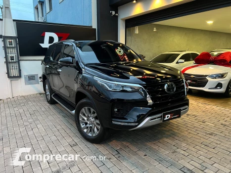 Toyota HILUX SW4 2.8 D-4d Turbo SRX 7L 4X4 4 portas