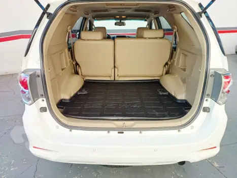 Hilux SW4 SRV D4-D 4x4 3.0 TDI Dies. Aut